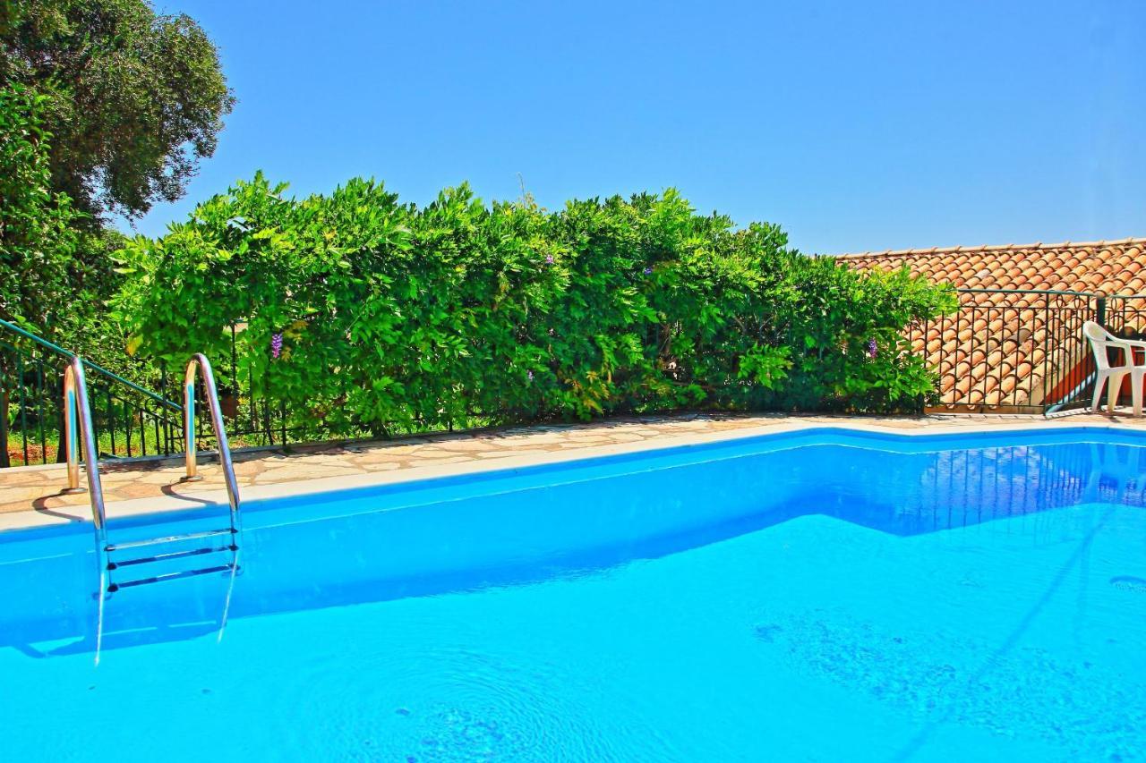 Seaview Calypso Villa Nisaki  Exterior photo