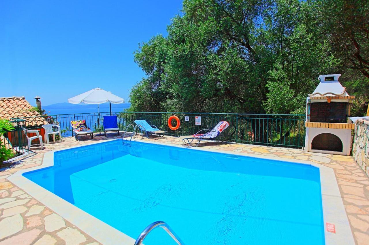 Seaview Calypso Villa Nisaki  Exterior photo